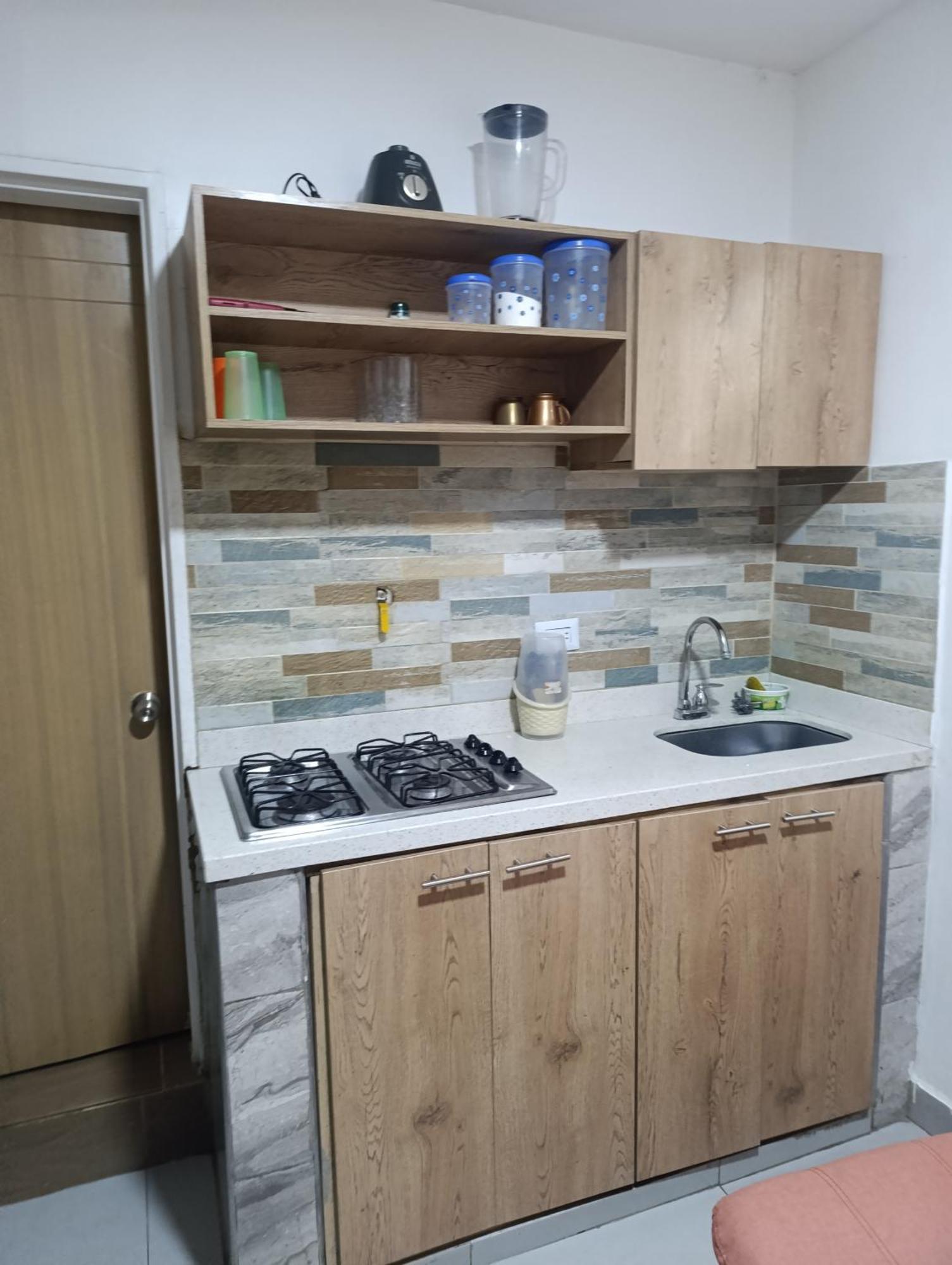 23 Comodo Con Balcon En Laureles Estadio 2 Hab 2 Banos Apartamento