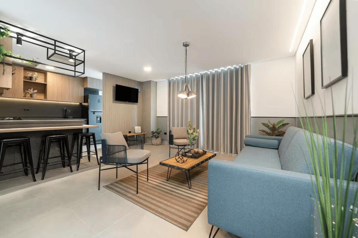 In El Poblado, Walkable Area With Parking 215 Apartamento
