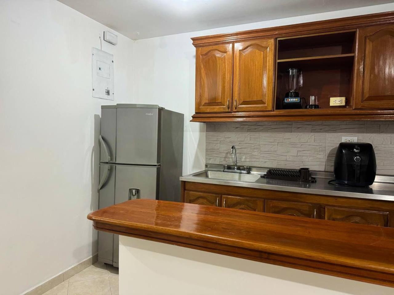 Completo-balcon Laureles-estadio Hasta 6 Personas * Medellin