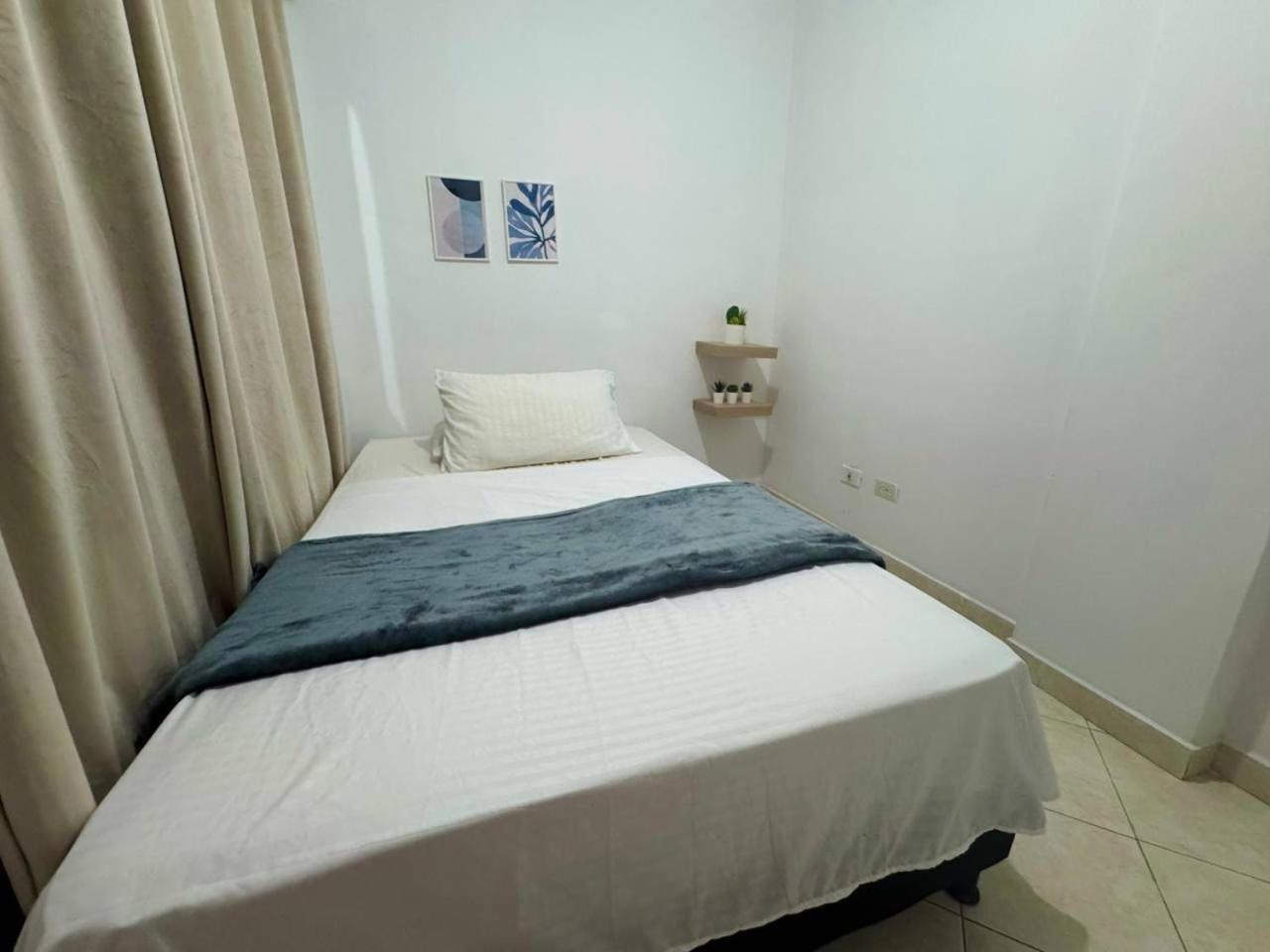 Apartment Completo-balcon Laureles-estadio Hasta 6 Personas