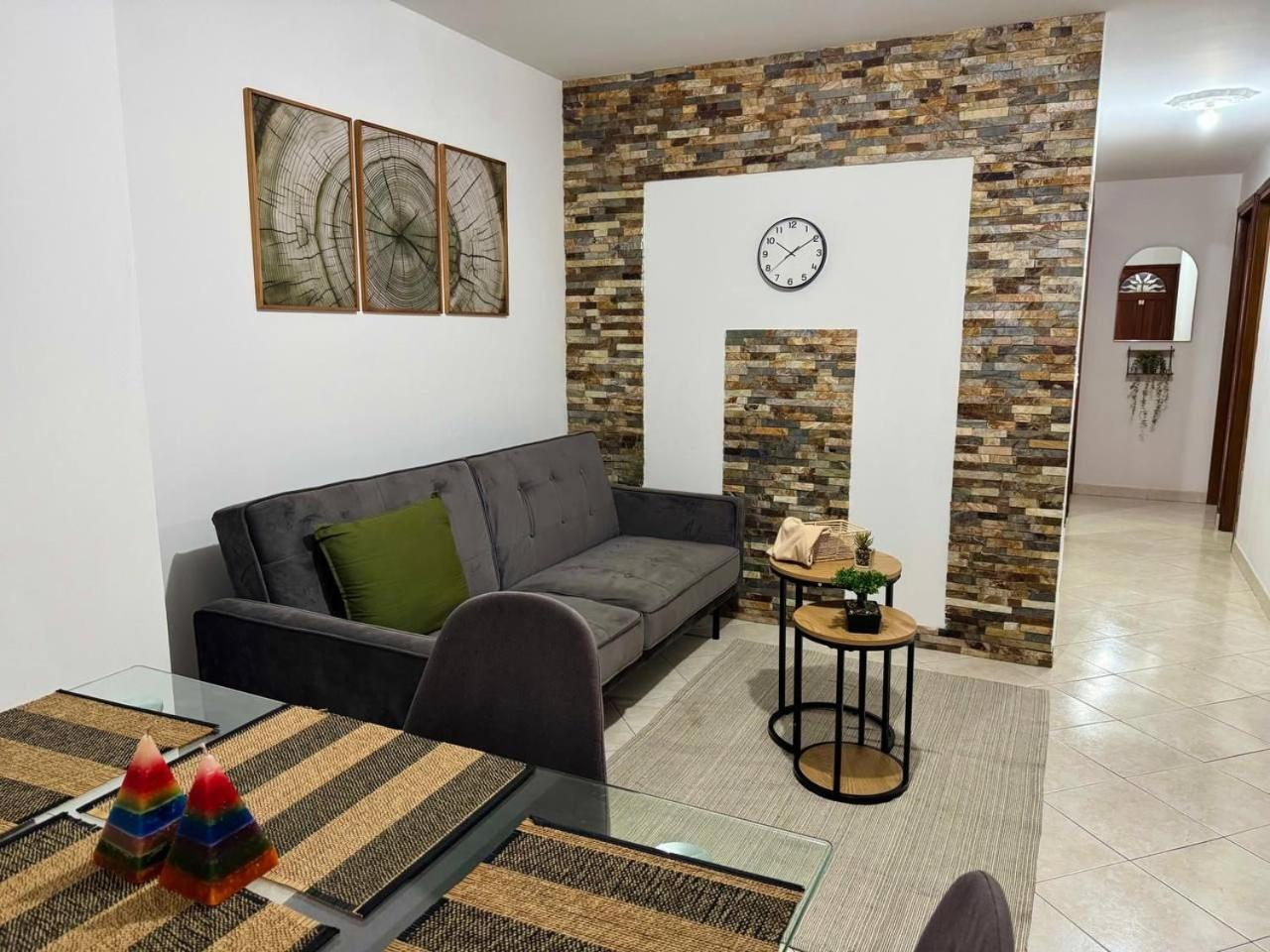 Completo-balcon Laureles-estadio Hasta 6 Personas