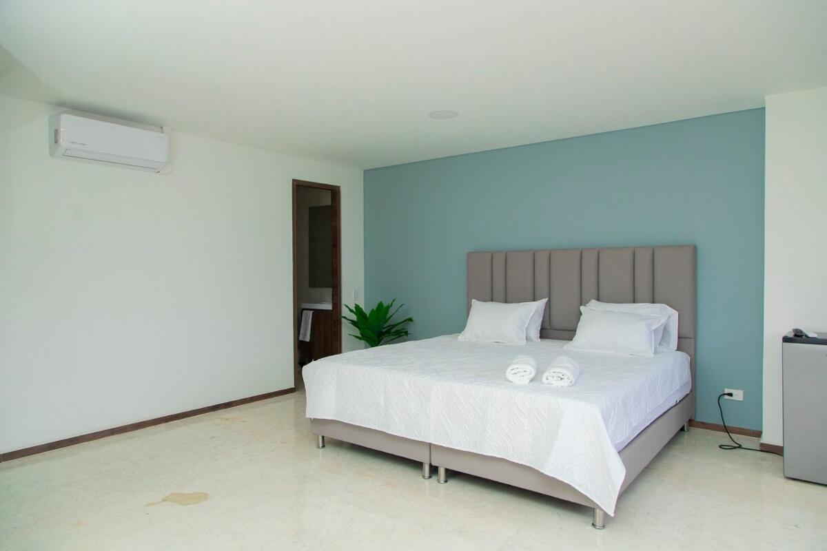 Laureles Faro 78 4 Queen Bed Con Aire