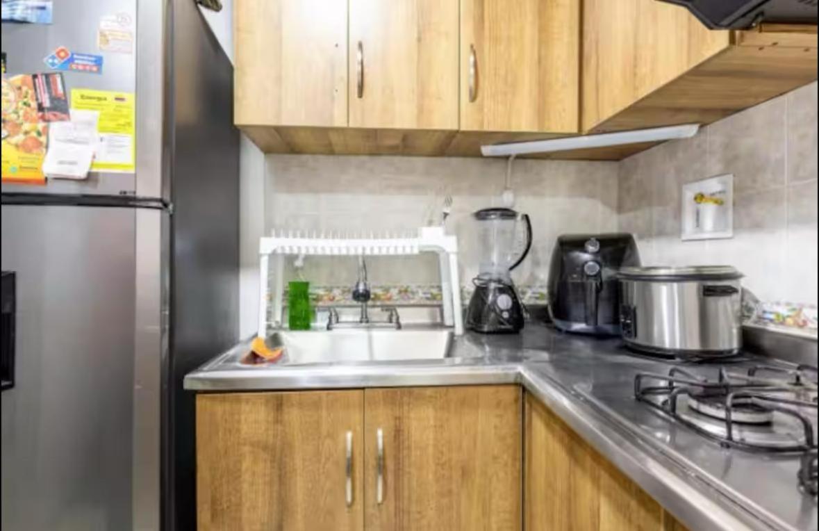 Privadas, Dentro De Apartamento, Comodas Y Muy Cercanas Al Poblado Habitación en casa particular *
