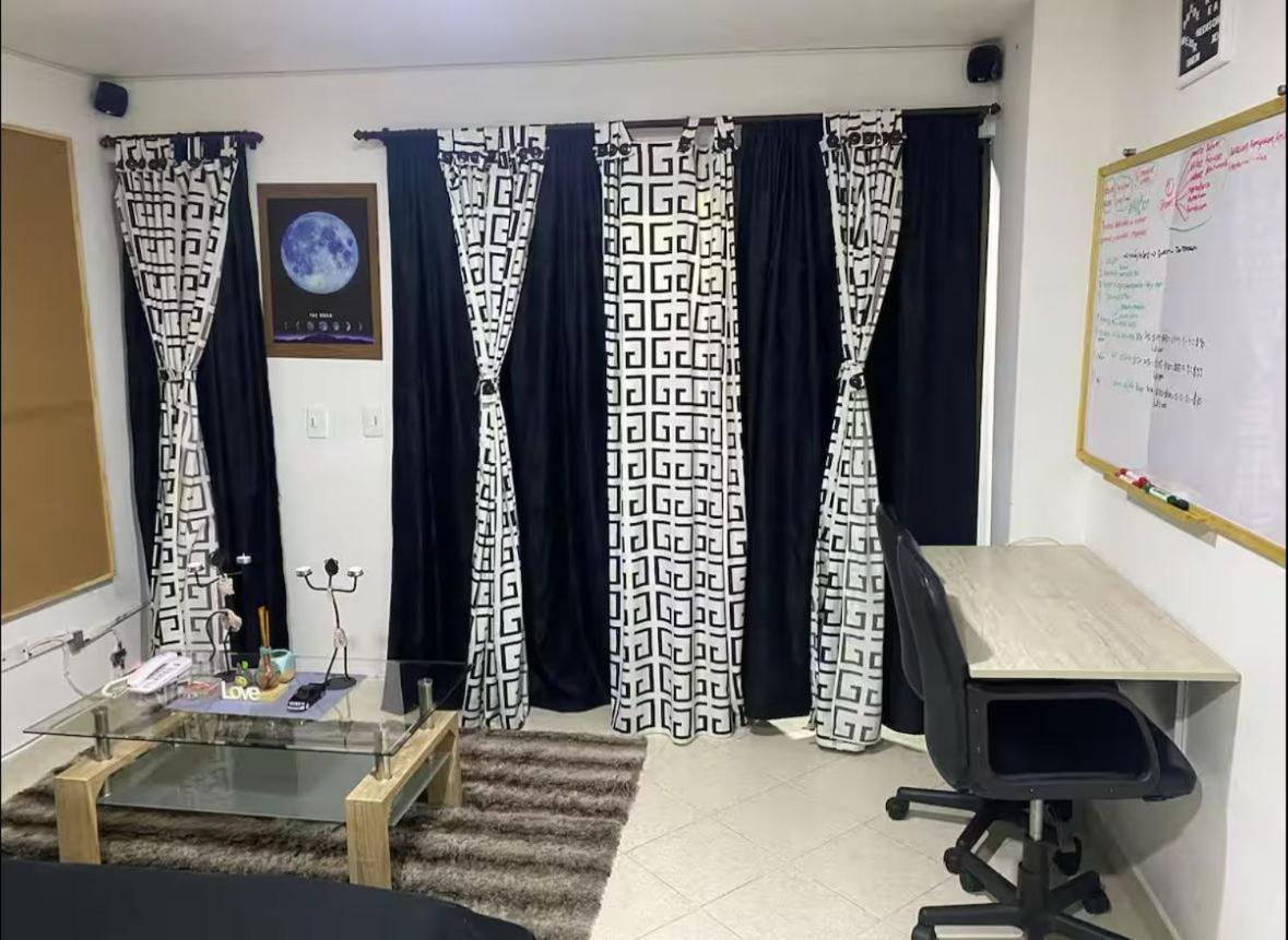 Privadas, Dentro De Apartamento, Comodas Y Muy Cercanas Al Poblado Habitación en casa particular