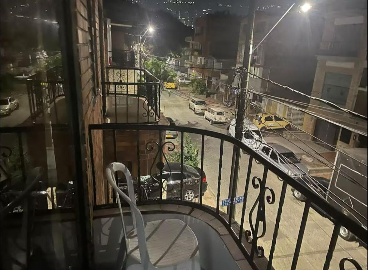 Privadas, Dentro De Apartamento, Comodas Y Muy Cercanas Al Poblado Habitación en casa particular Medellín
