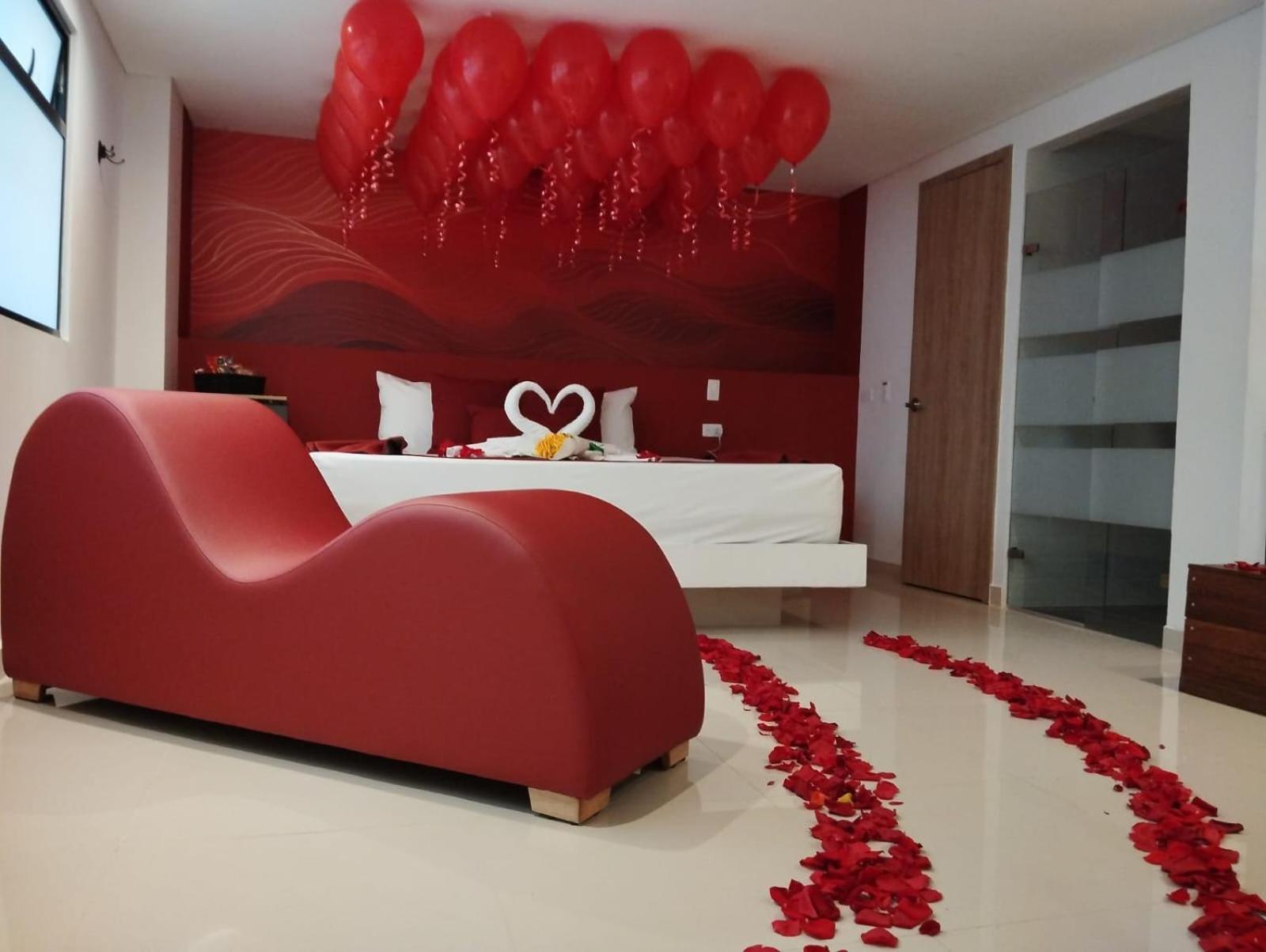 Hotel Bajo La Luna *