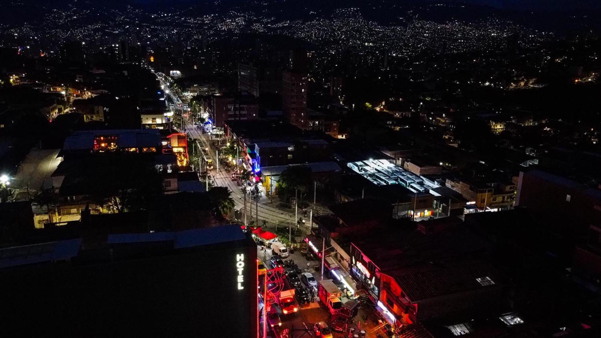 Bajo La Luna Hotel *