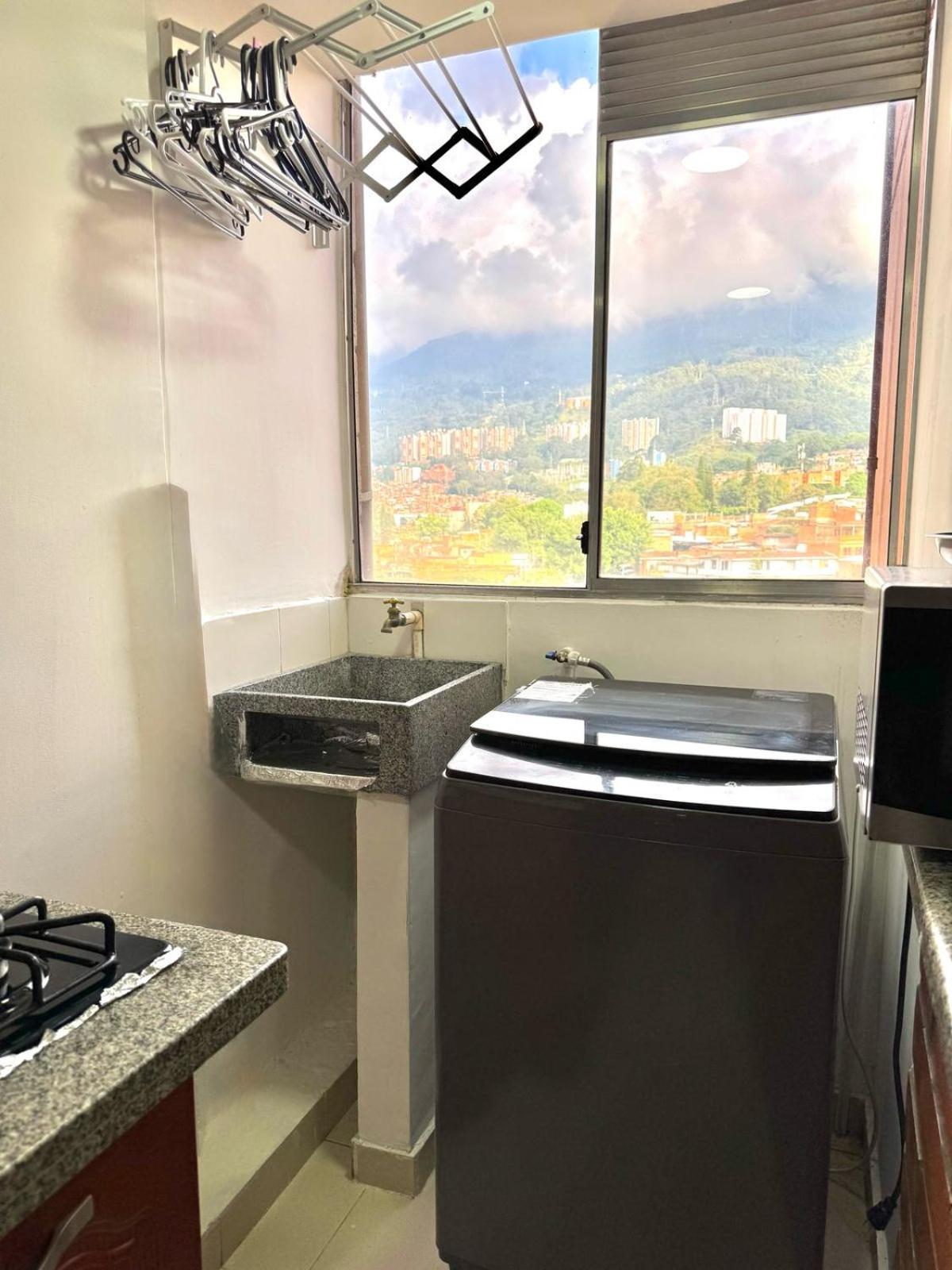 Zona Rosa De Medellin, Ubicacion Cerca De Centros Comerciales Y Tranvia Del Metro Ba Apartamento *
