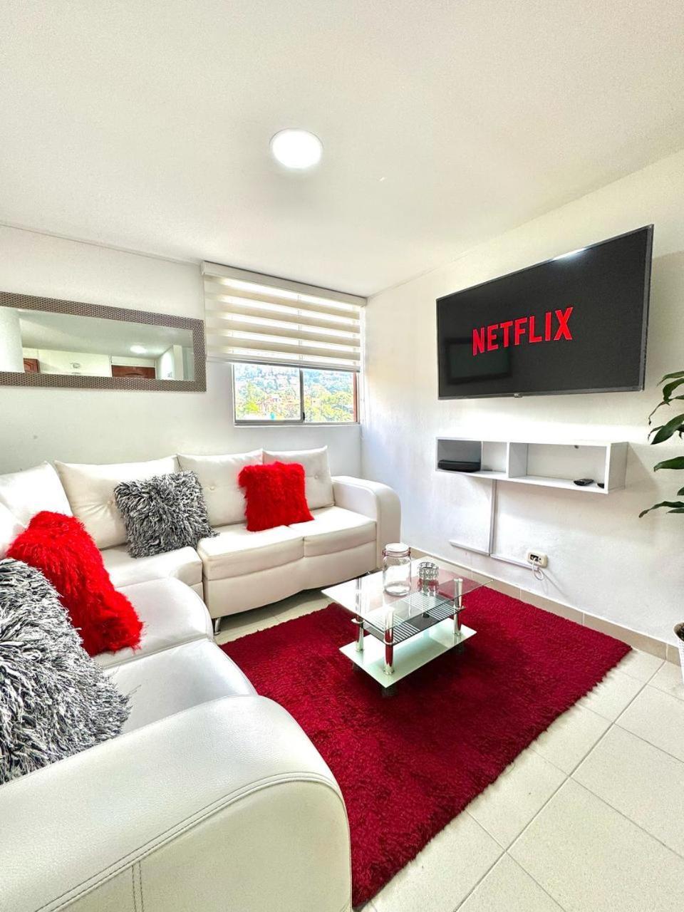 Apartamento Zona Rosa De Medellin, Ubicacion Cerca De Centros Comerciales Y Tranvia Del Metro Ba