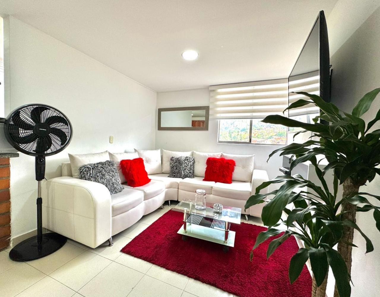 Apartamento Zona Rosa De Medellin, Ubicacion Cerca De Centros Comerciales Y Tranvia Del Metro Ba Medellín