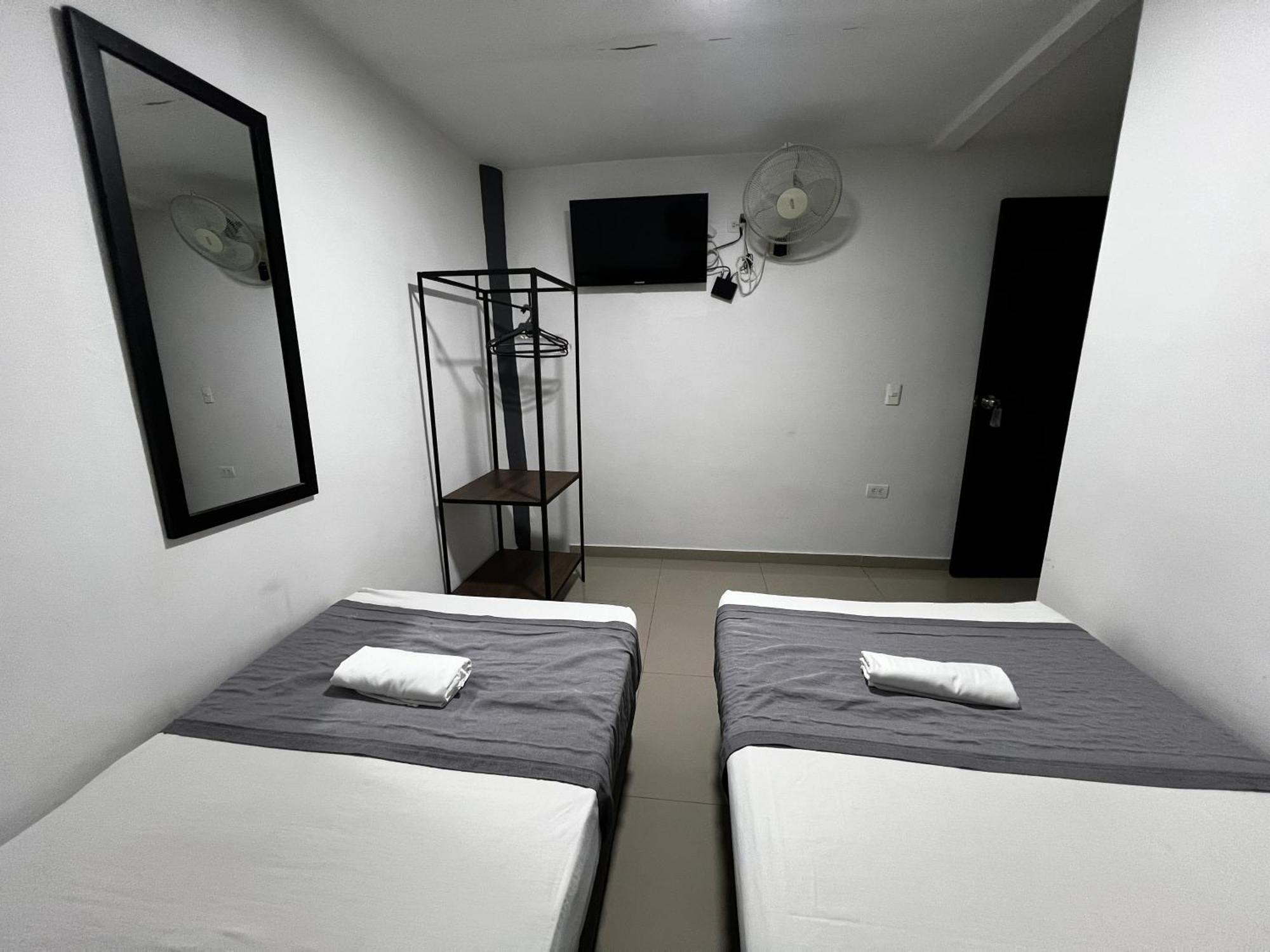 Hotel Laureles Aburra *