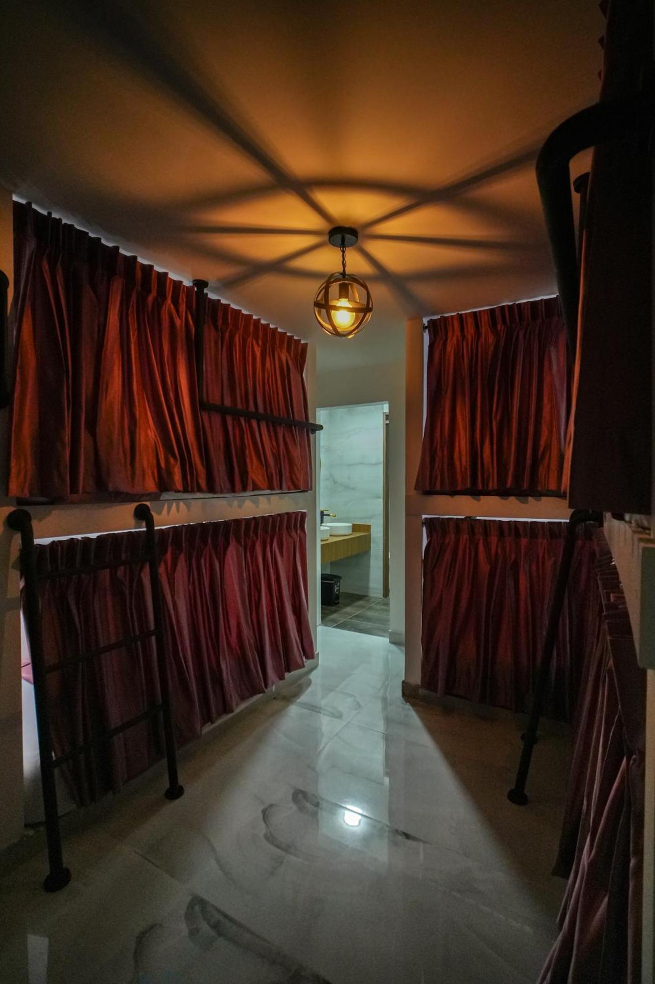 Qantic Guest house *