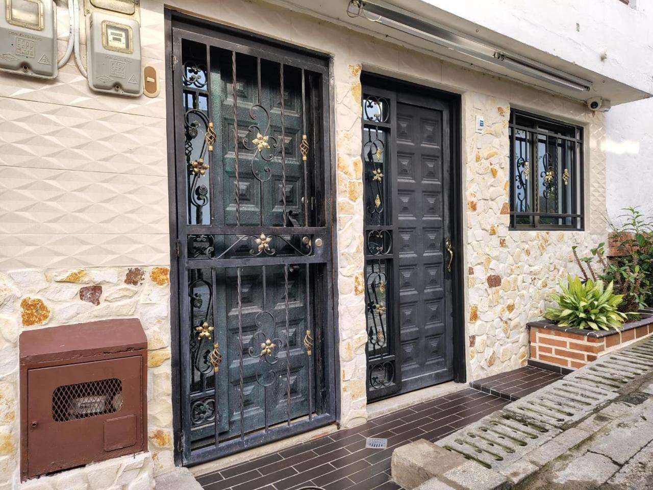 Casa Hevenie, Familiar Comodo Y Bien Ubicado * Medellín