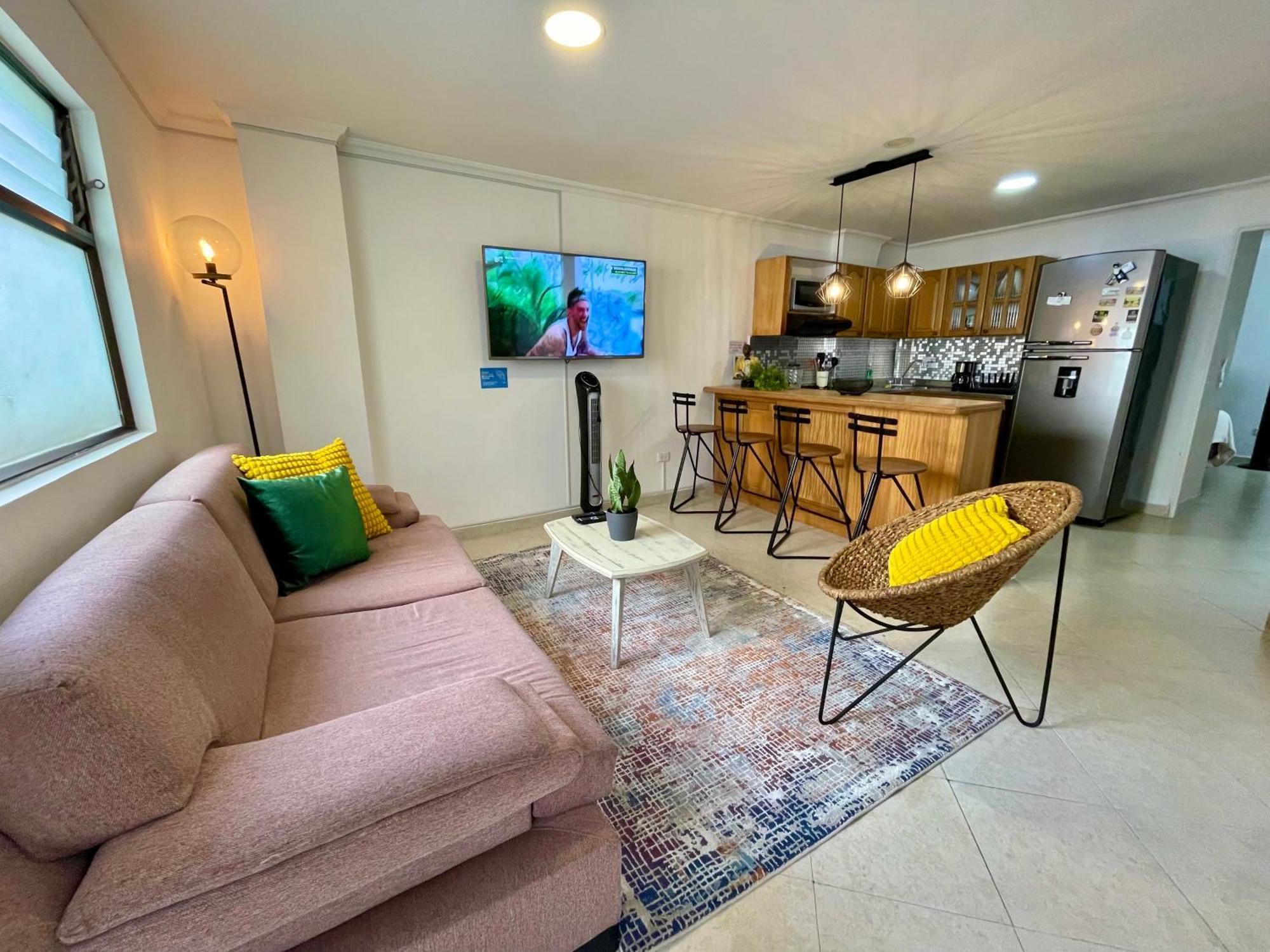 Apartamento Laureles Excelente Ubicacion La 70 Estadio, Cerca Al Poblado Medellín