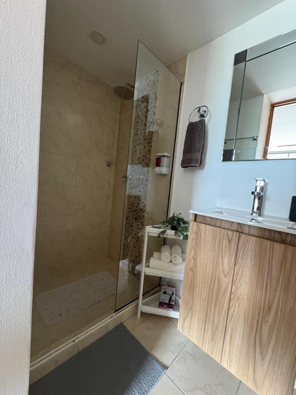 Aparta Estudio Muy Bien Ubicado