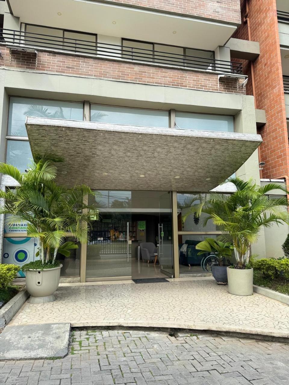 Aparta Estudio Muy Bien Ubicado * Medellín