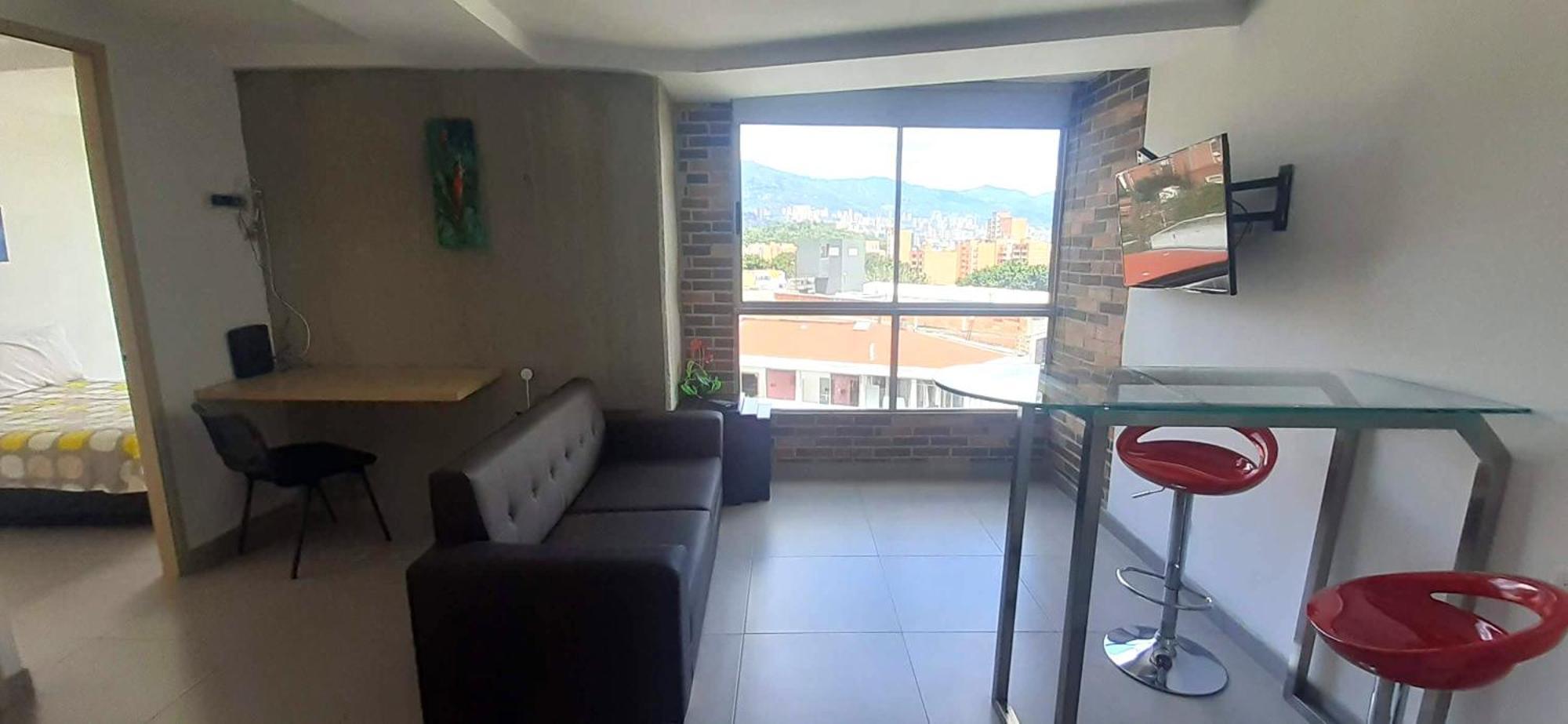 Mingle With The Beautiful Paisas, Perfect Location *