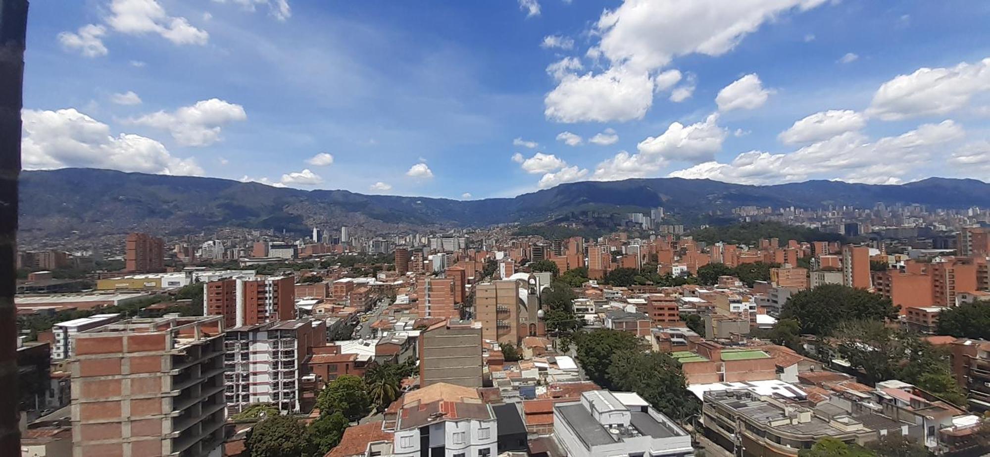 Modern, Stylish, Awesome Locacion, Gorgeous Views Apartamento Medellín