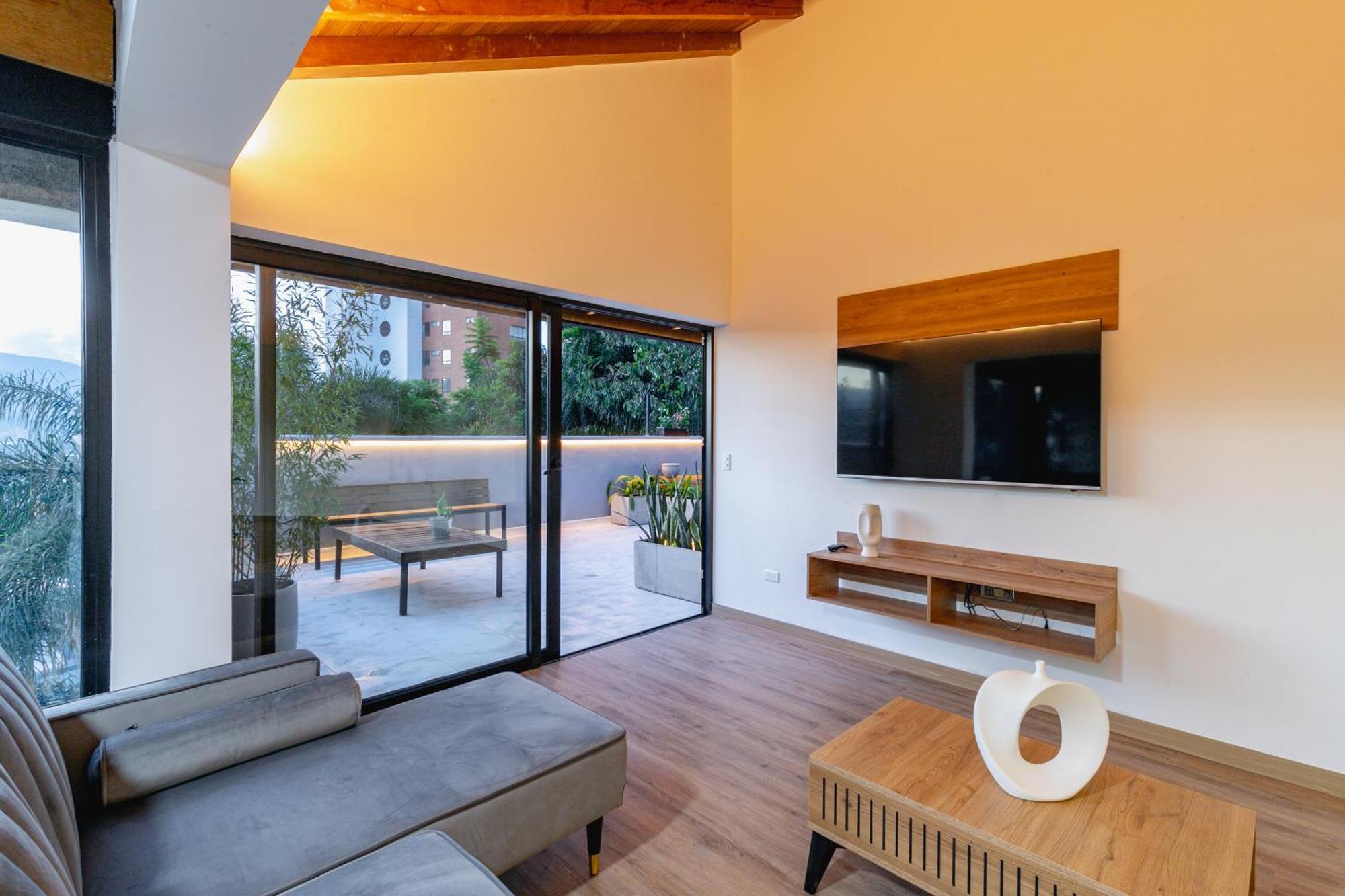 B3 4br Poblado Penthouse Wit Ac And Jacuzzi Apartamento *