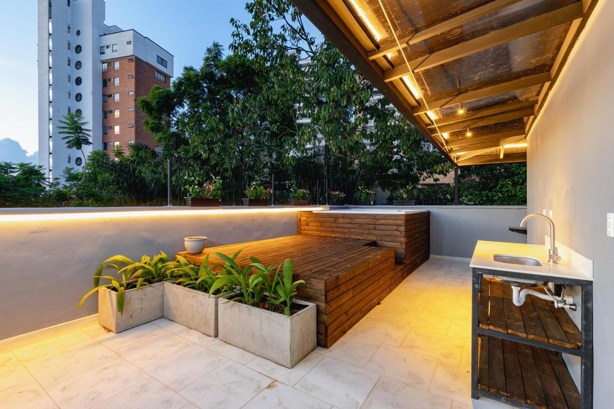 Apartamento B3 4br Poblado Penthouse Wit Ac And Jacuzzi