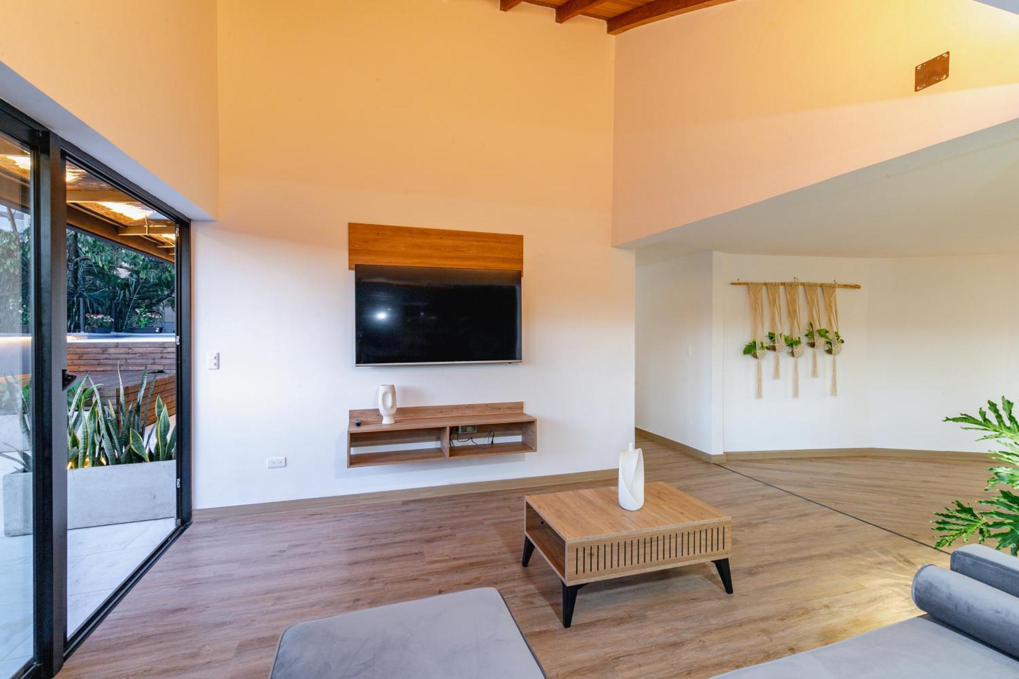 B3 4br Poblado Penthouse Wit Ac And Jacuzzi Apartamento Medellín