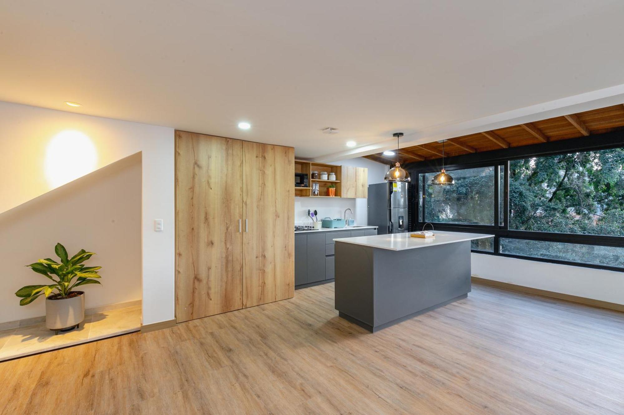 Apartamento B3 4br Poblado Penthouse Wit Ac And Jacuzzi