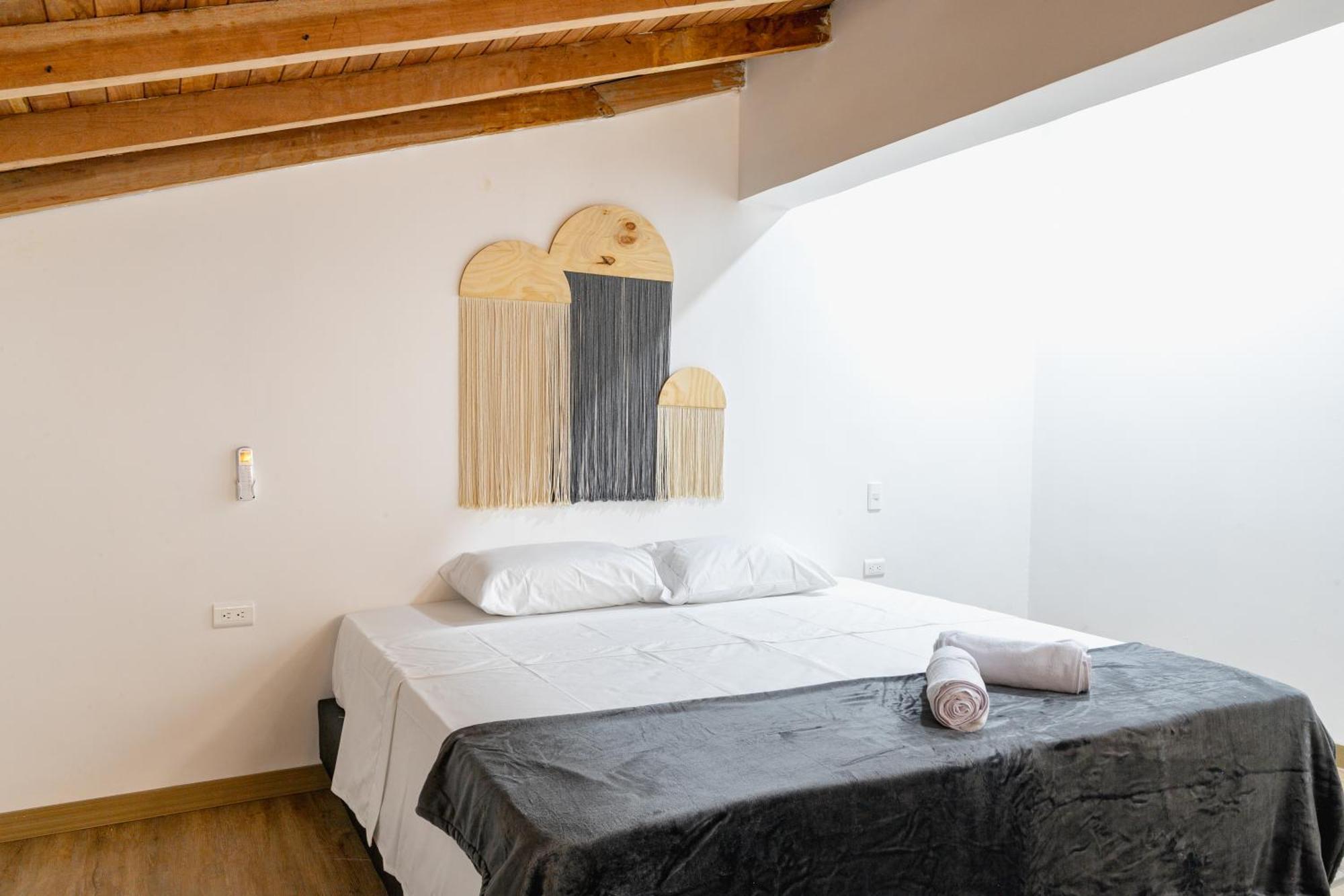 B3 4br Poblado Penthouse Wit Ac And Jacuzzi Apartamento *