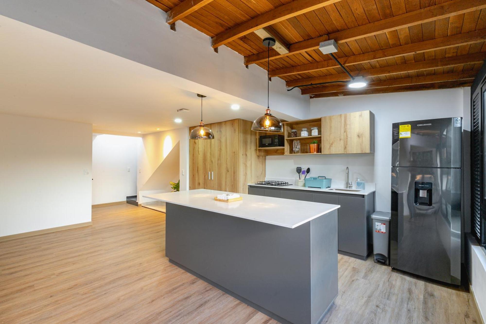 B3 4br Poblado Penthouse Wit Ac And Jacuzzi *
