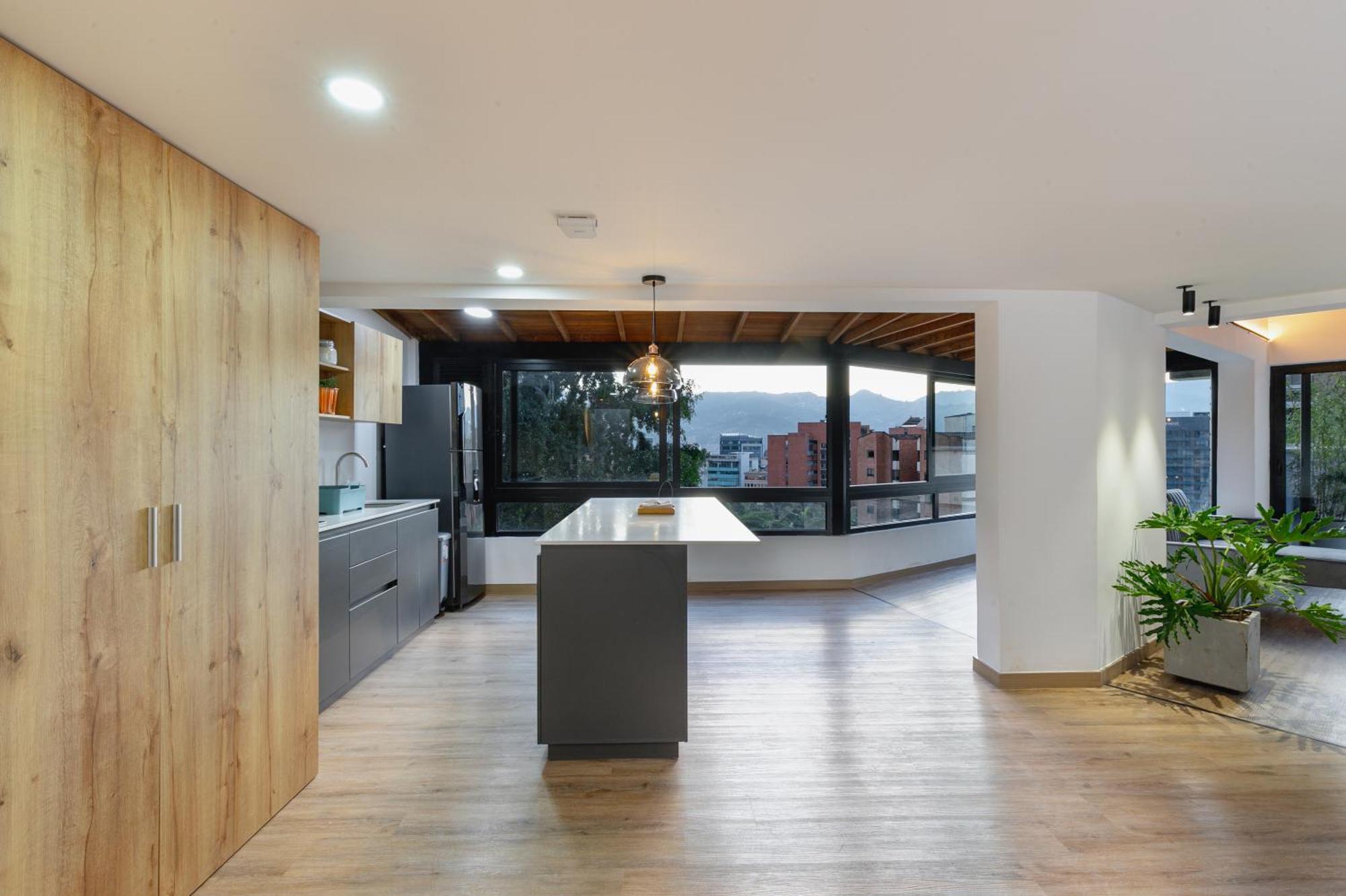 Apartamento B3 4br Poblado Penthouse Wit Ac And Jacuzzi