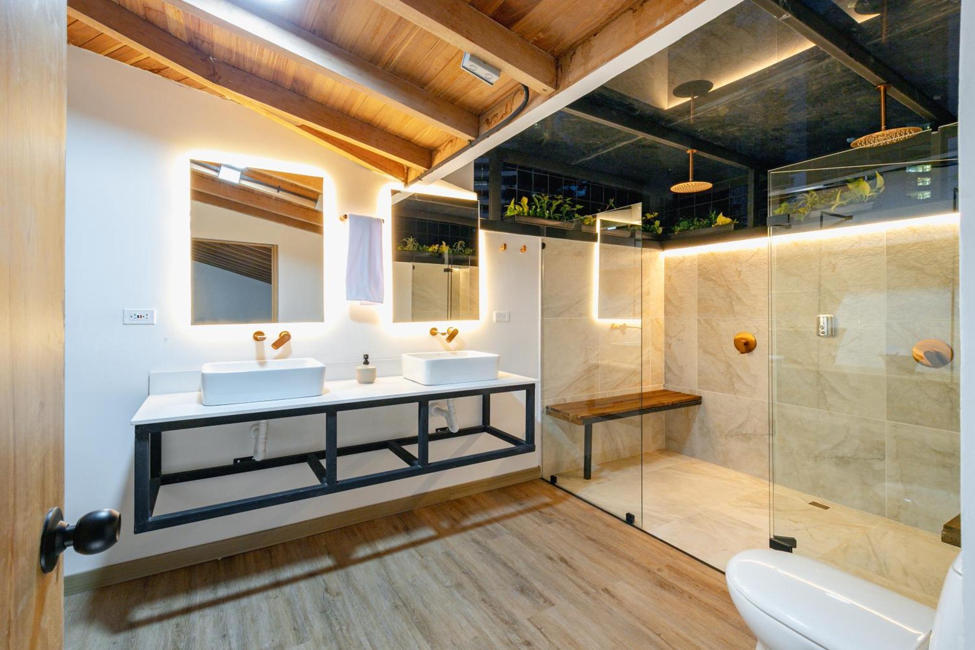 B3 4br Poblado Penthouse Wit Ac And Jacuzzi Medellín