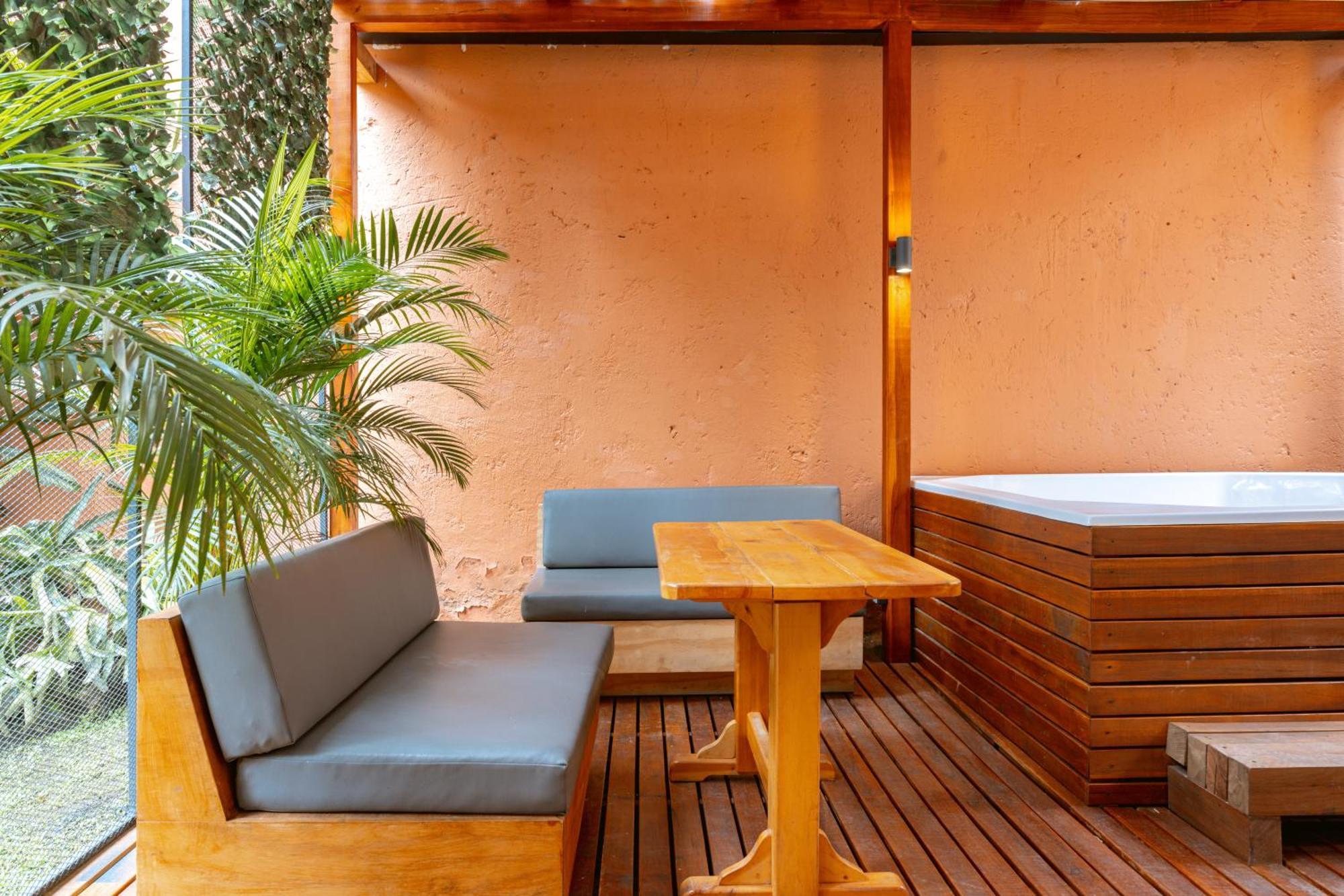 5br Poblado Close To Lleras Jacuzzi Cinema Ac Villa Medellin