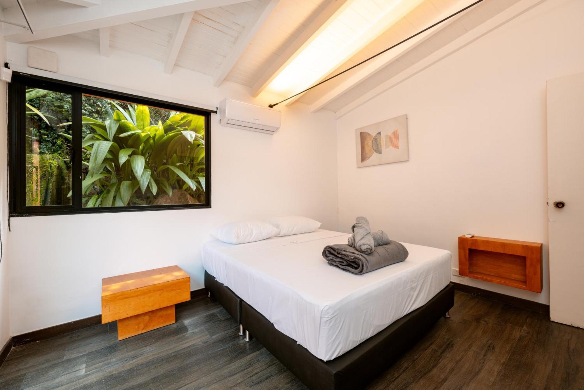 5br Poblado Close To Lleras Jacuzzi Cinema Ac * Medellin