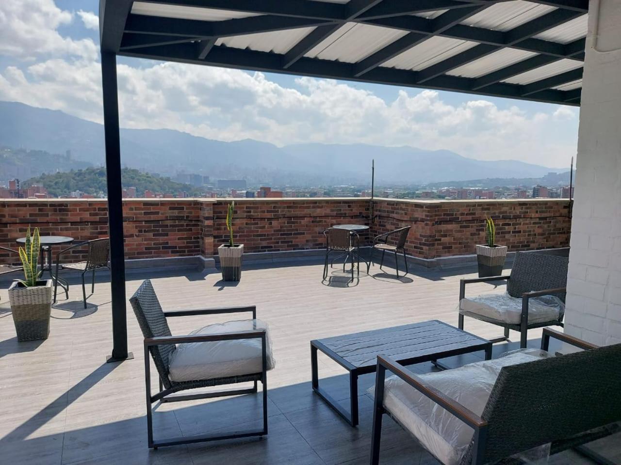 Penthouse Rooftop Terrace Gem In The Sky-laureles Apartamento Medellín