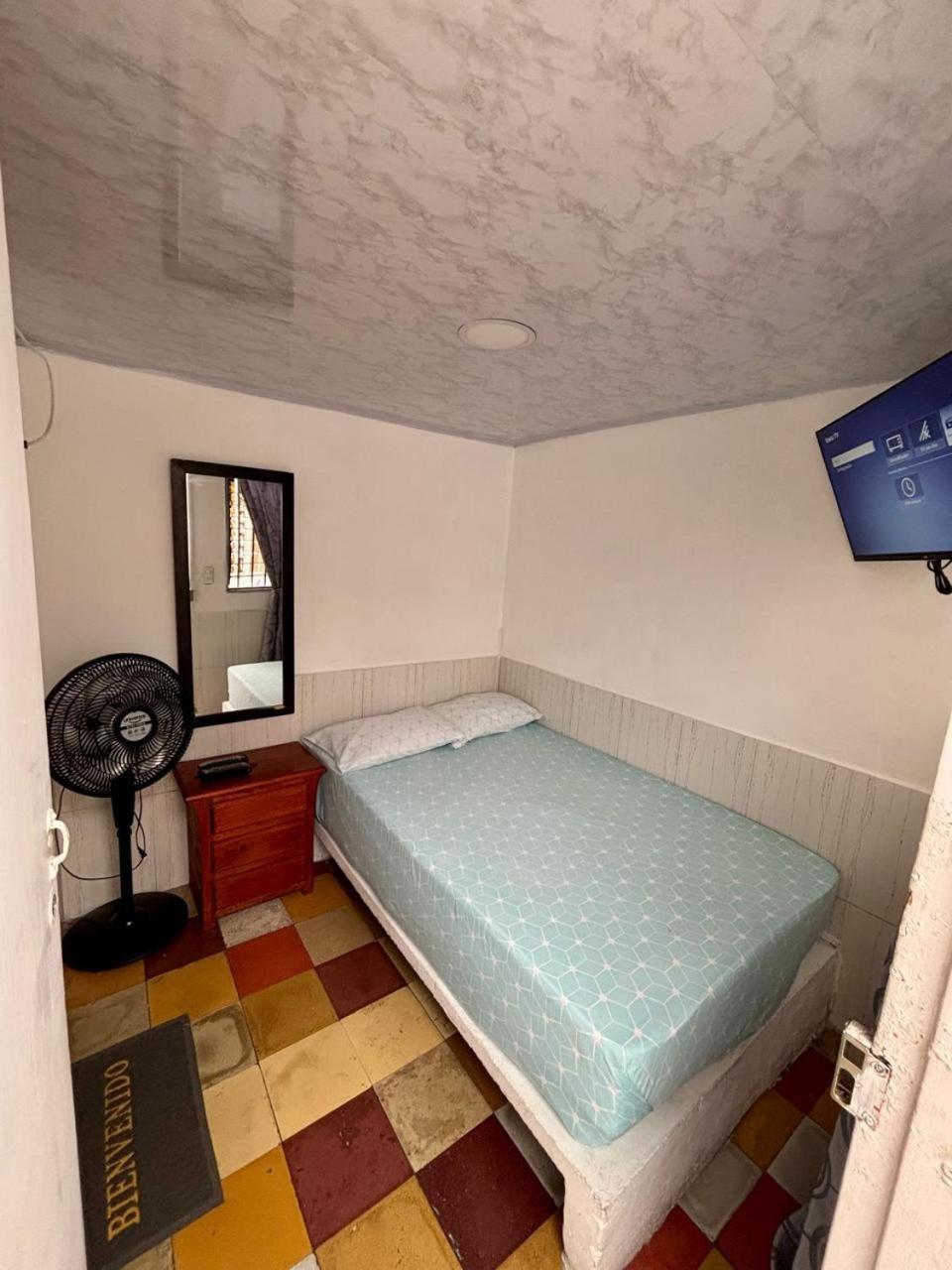 Familiar Hotel *