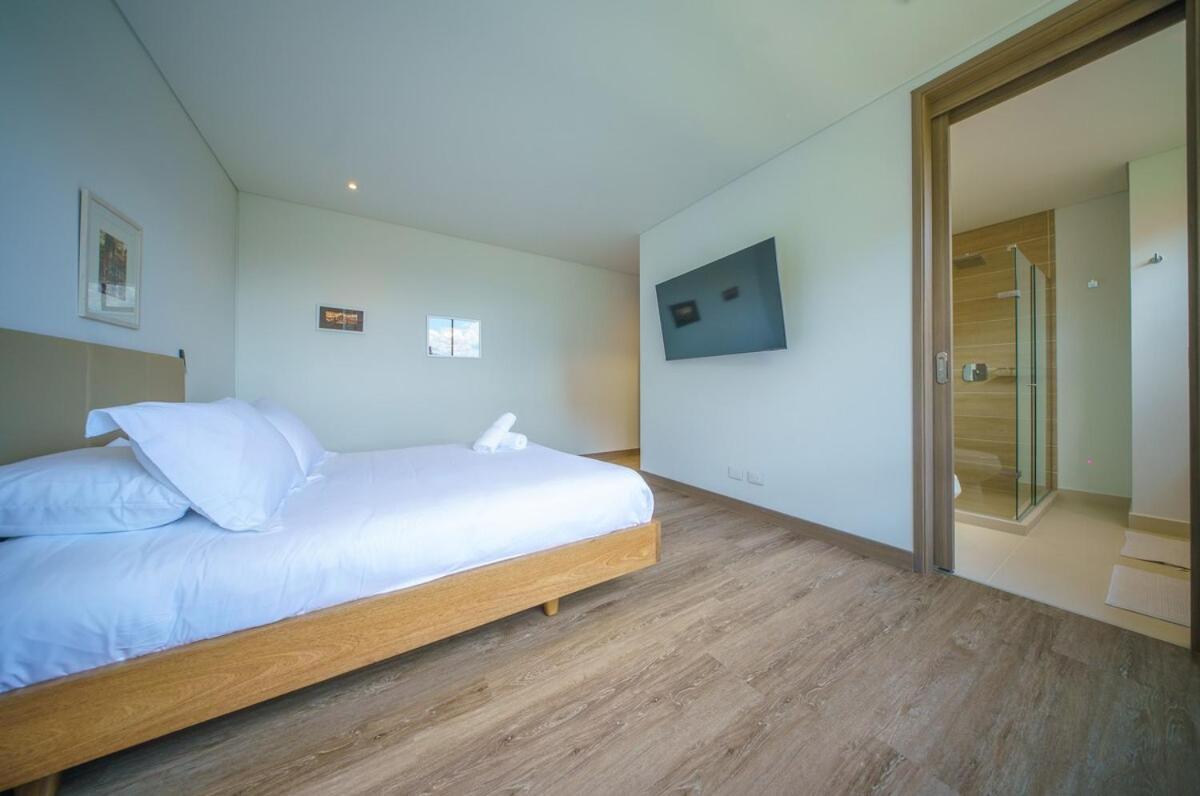 Luxury High-rise In 2br Executive Retreat Medellín