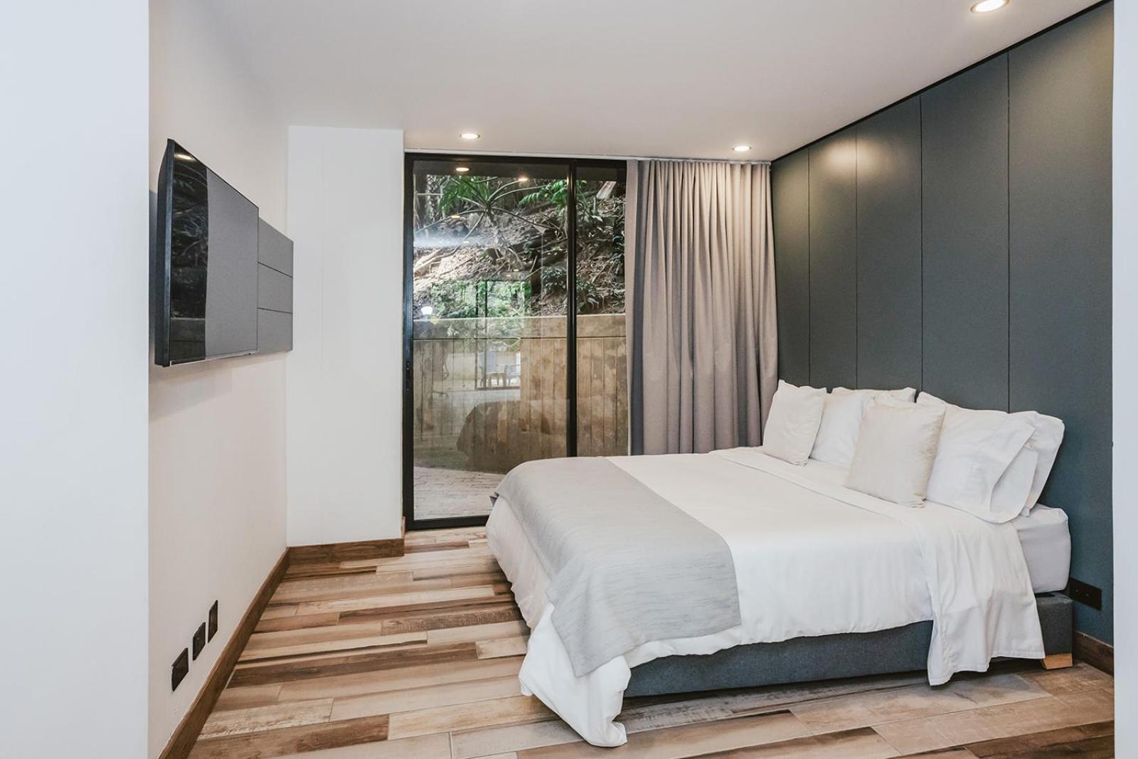 Nomadic Hotel *