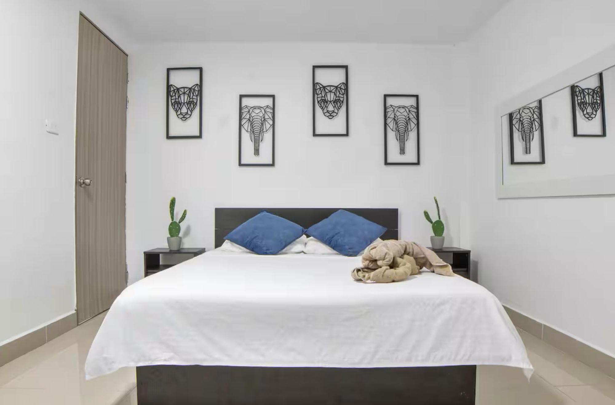6 Bedroom Apart, With Arcade Machine, One Block From Lleras Park Medellín