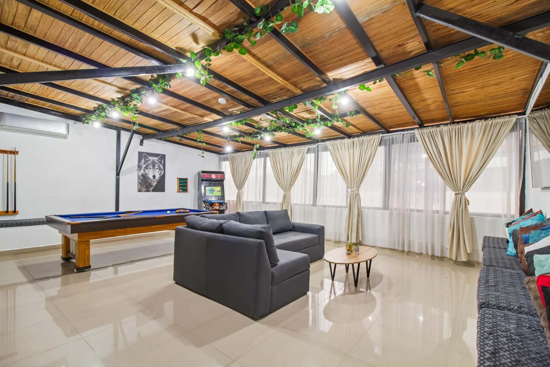 Apartamento 6 Bedroom Penthouse With Pool Table- 1 Block From Lleras Park P4