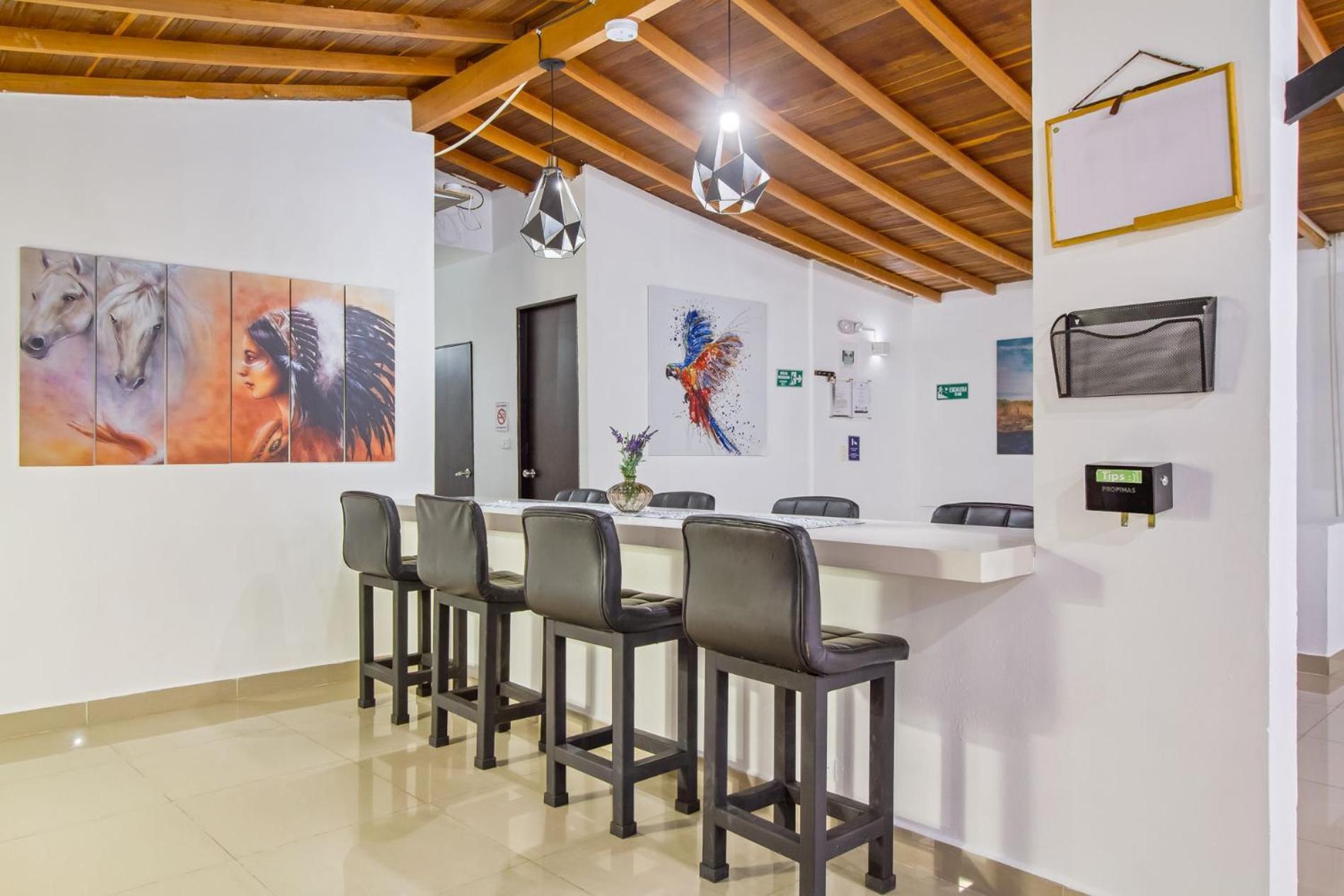 6 Bedroom Penthouse With Pool Table- 1 Block From Lleras Park P4 Apartamento