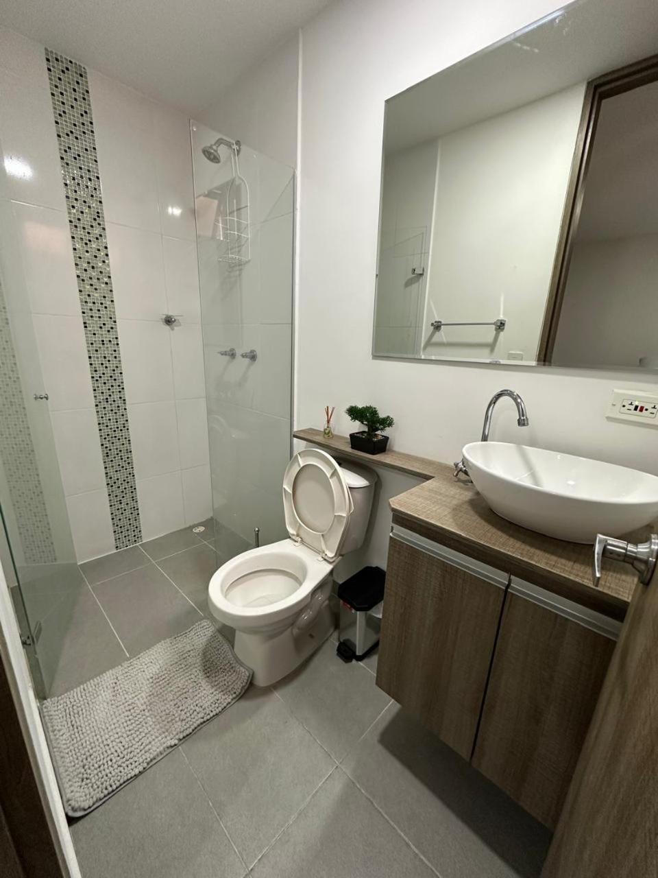 Agradable En Laureles Homestay Medellin