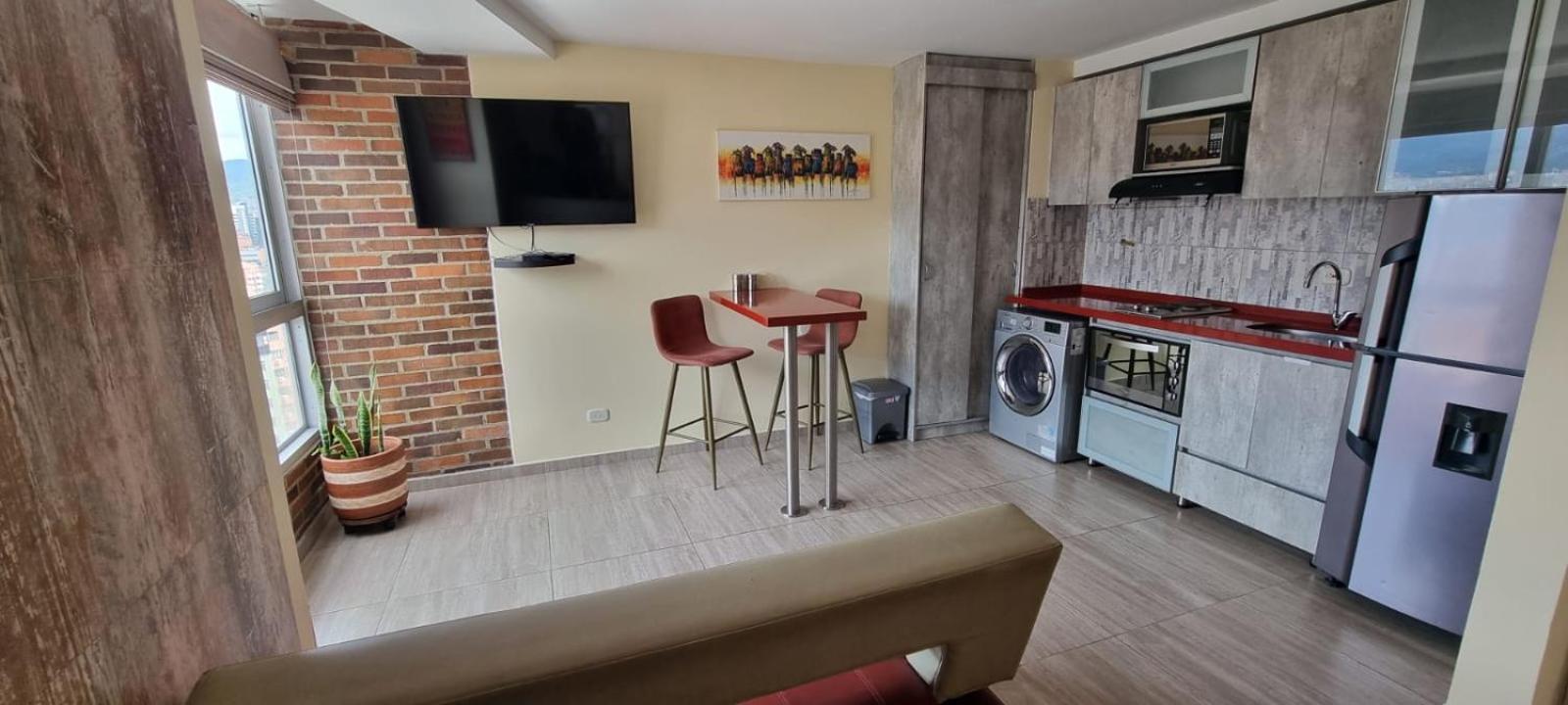 Laureles 16th Floor Stylish Spring Treat *