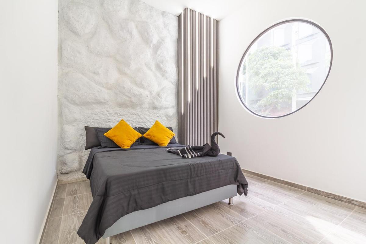 6 Bedroom With Jacuzzi 1 Block From Lleras P10 Apartamento