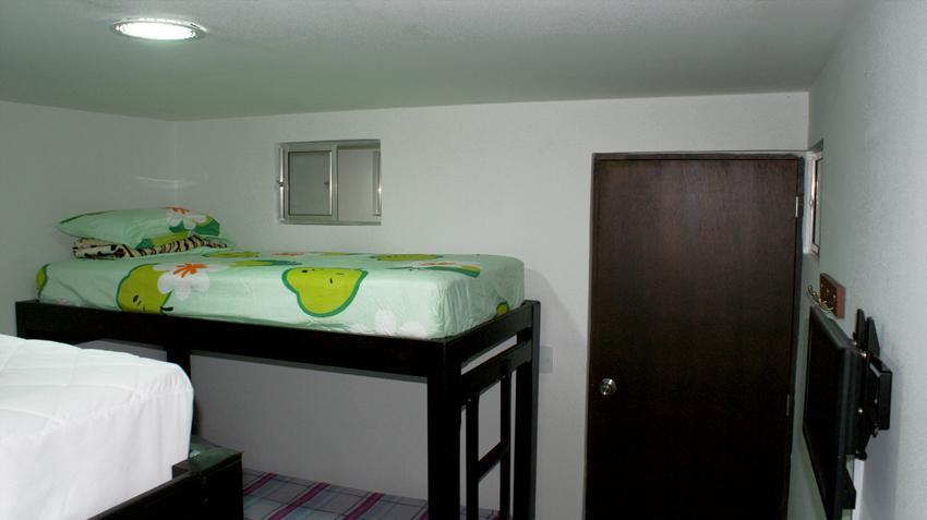 Hostal Hostal El Hangar 65 *