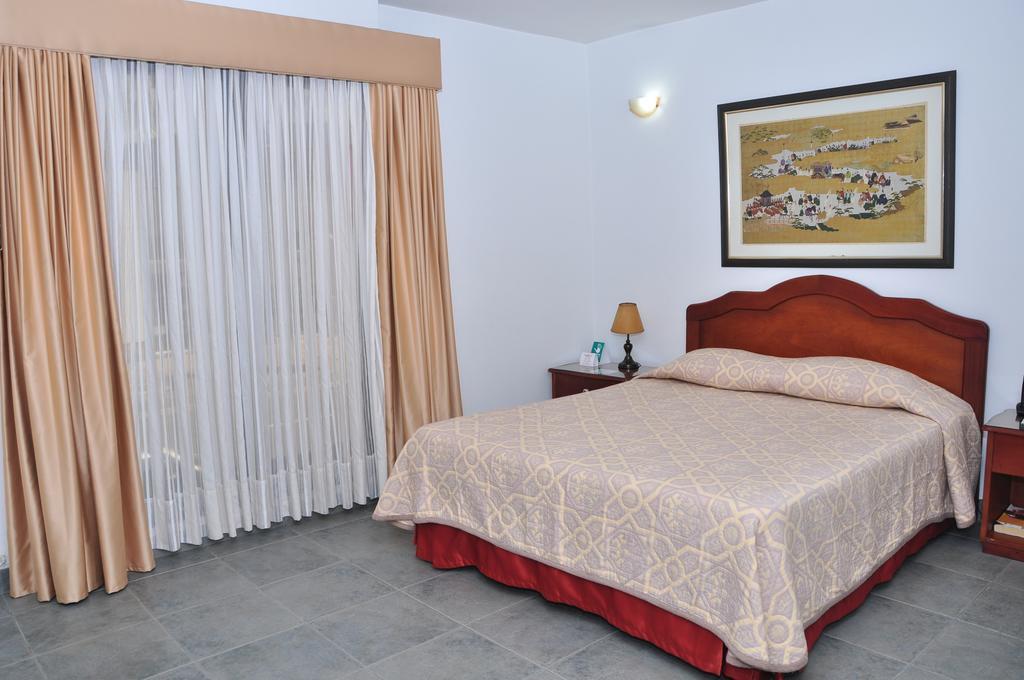 Hotel Laureles 70