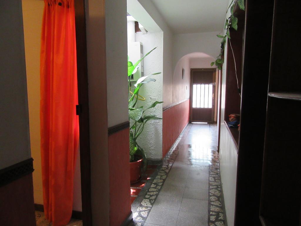 Albaka House Pensión