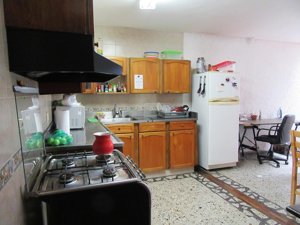 Albaka House Pensión *