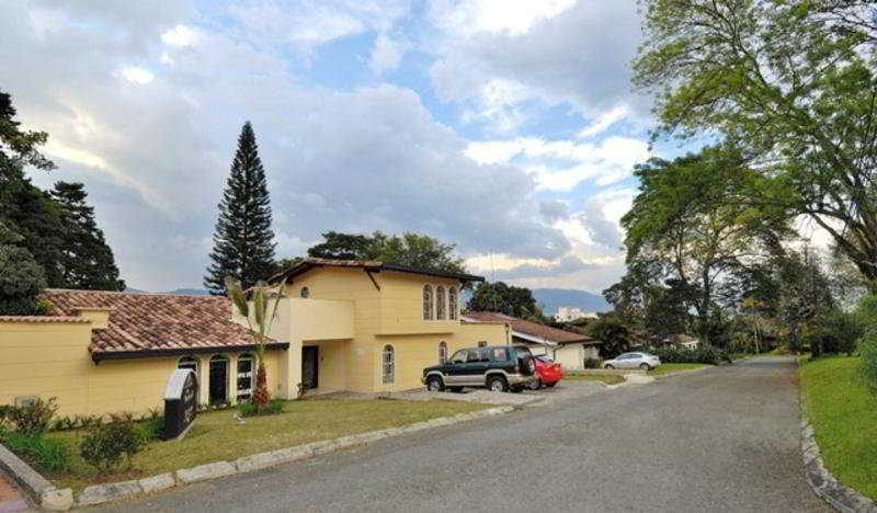 Portales Del Campestre 4* Medellín