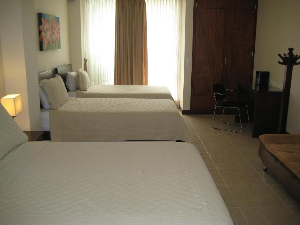 Primavera Plaza 3*