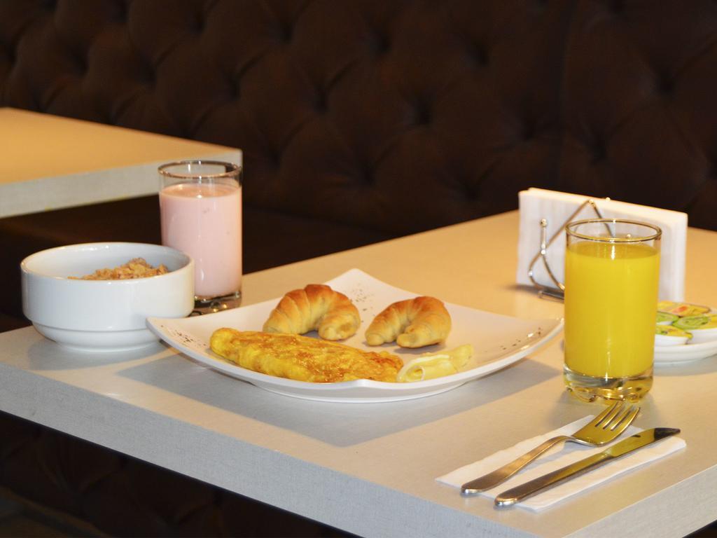 Lleras Hotel 2*