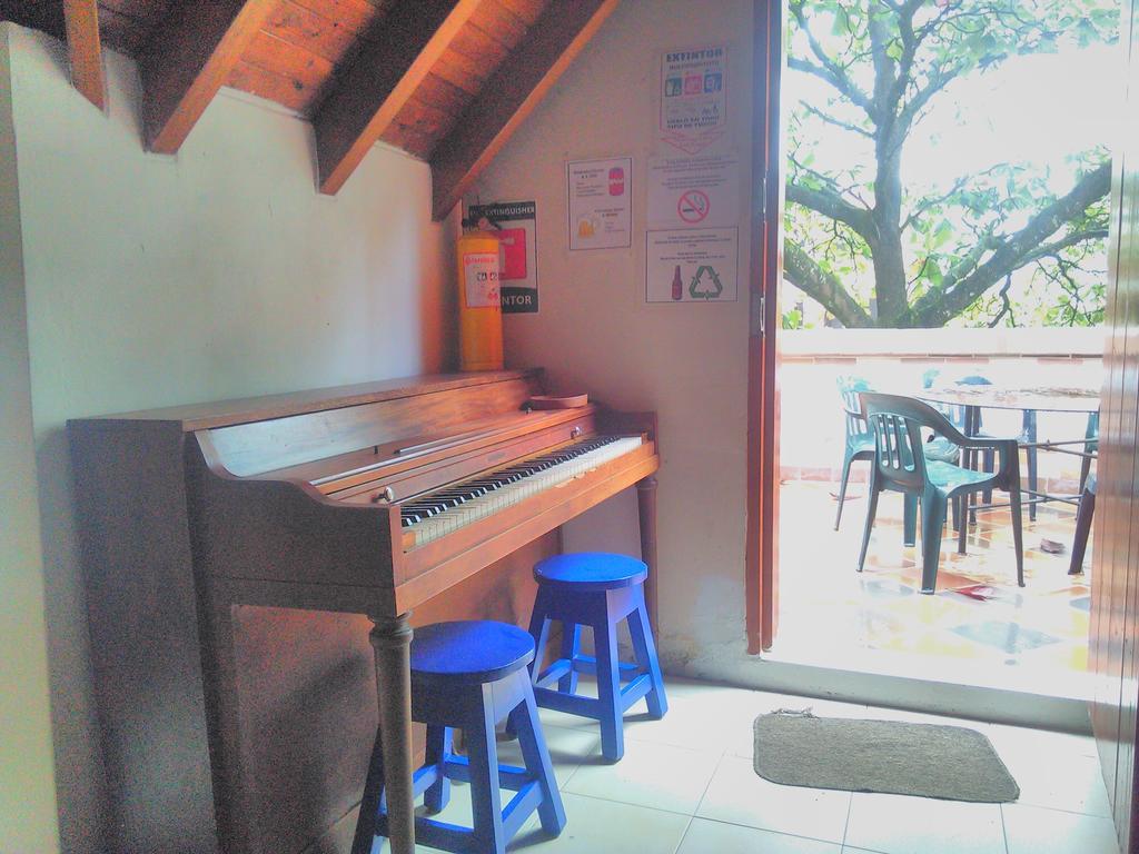 Hostal Lleras Park *